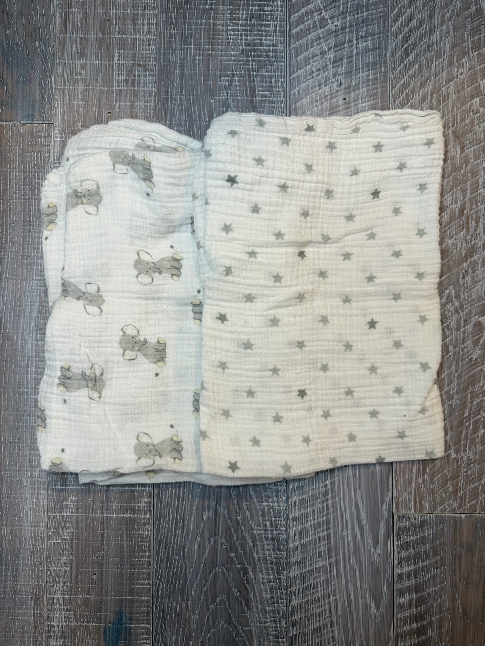 aden + anais White Muslin Pack’n’Play Sheets with Gray Stars & Elephant Motif